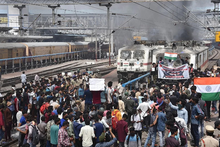 Five charts that show how the protests against Agnipath are a symptom of India’s unemployment crisis