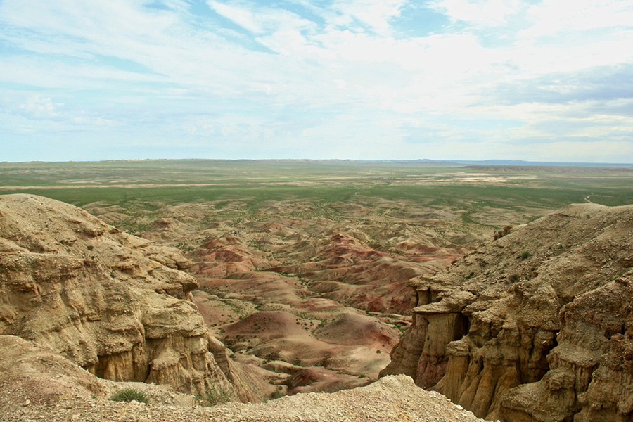 Semi-automated pixel and OBIA based approaches for gully feature extraction in the lower Chambal River basin, central India