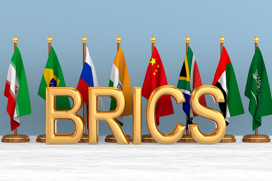 Nexus between fintech, green finance and natural resources management: Transition of BRICS nation industries from resource curse to resource blessed sustainable economies